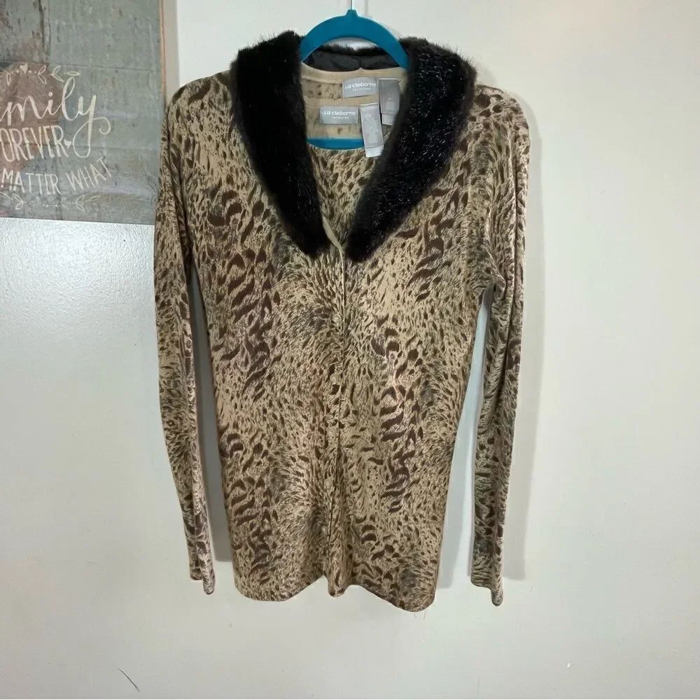 Liz Claiborne Collection Petite Lion Print L/S Faux Neck Button Down
Sweater